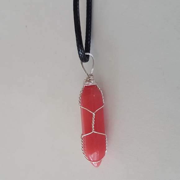 ♦️ Red Glow in the Dark Stone Necklace - Picture 5 of 6